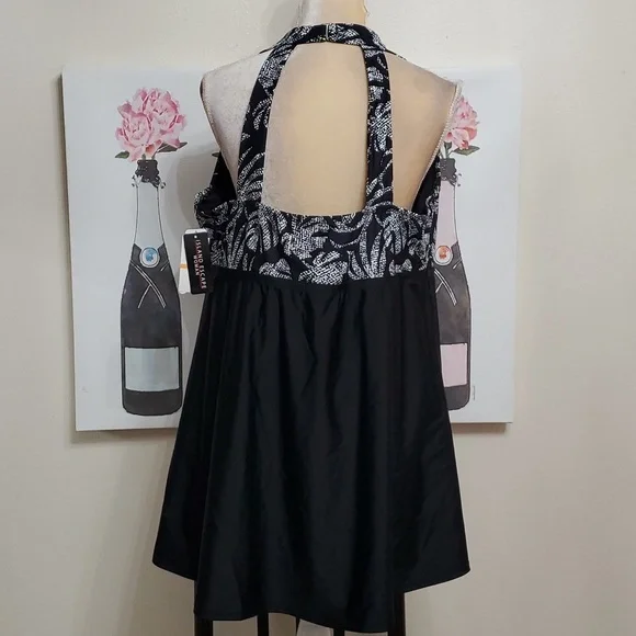 Island Escape Black and White One Piece Swimsuit - Picture 6 of 15